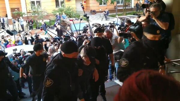 Ефремова вынесли из зала суда и госпитализировали Ефремова вынесли из зала суда и госпитализировали