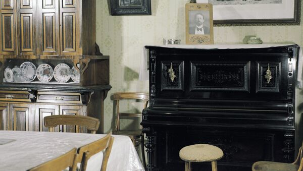 Гостиная в доме-музее писателя Чехова в Ялте