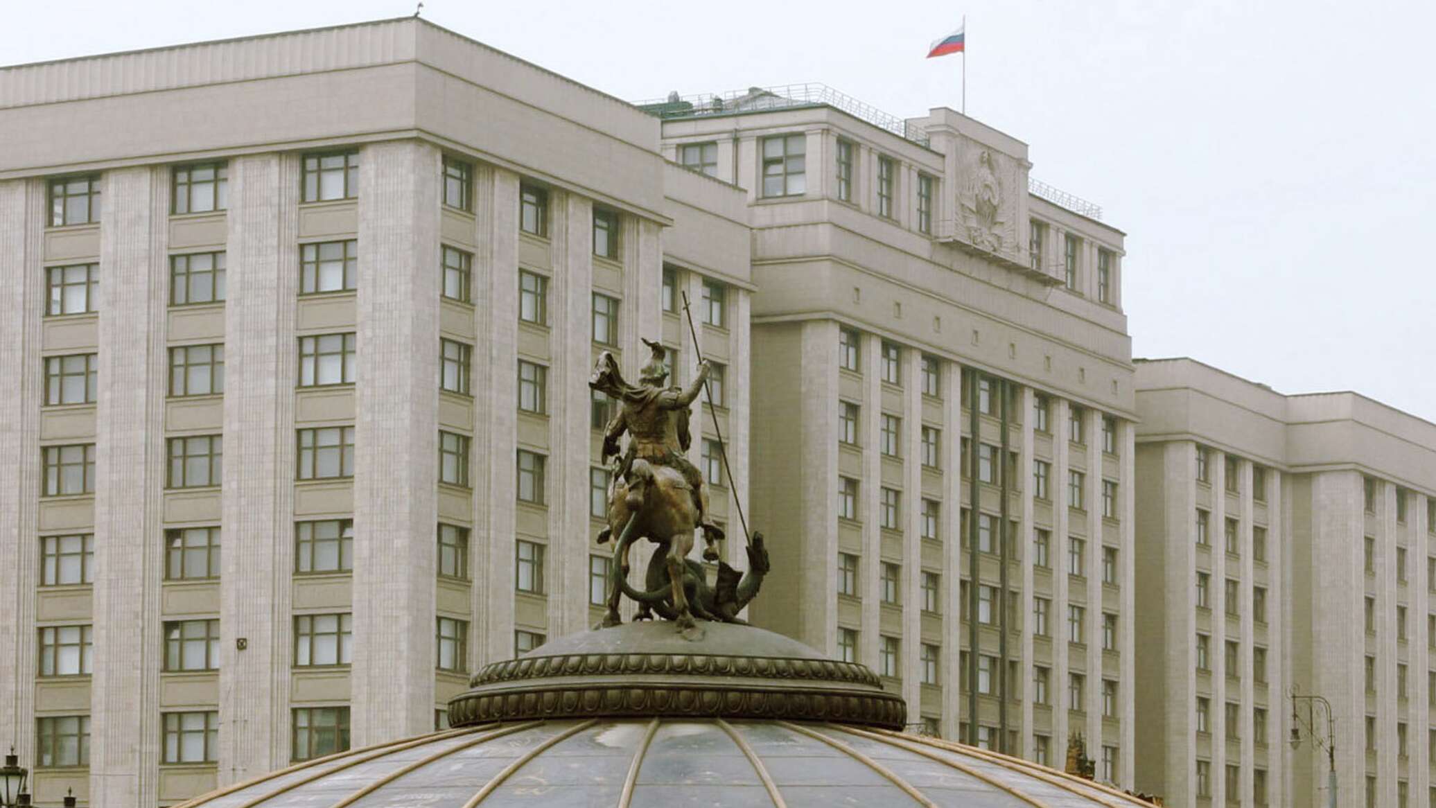 Госдума предложила законопроект. Здание государственной Думы в Москве.