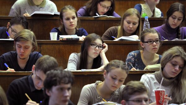 Студенты во время лекции. Архивное фото